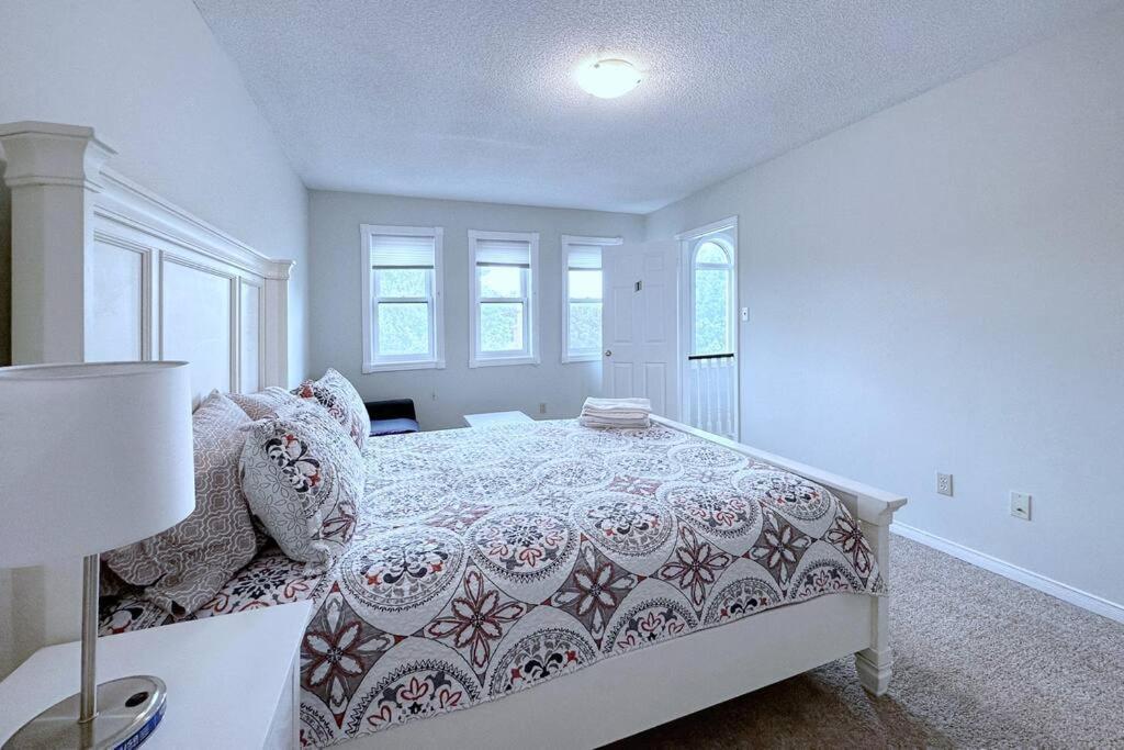Neighborhood Friendly House In Barrie! Villa Dış mekan fotoğraf
