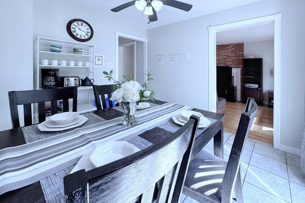 Neighborhood Friendly House In Barrie! Villa Dış mekan fotoğraf