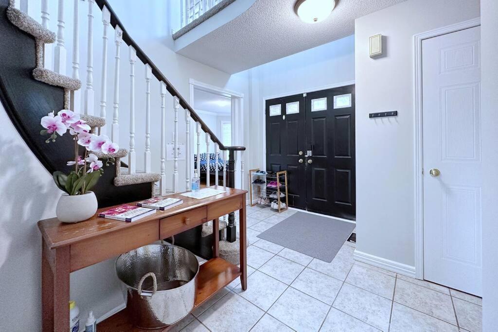 Neighborhood Friendly House In Barrie! Villa Dış mekan fotoğraf
