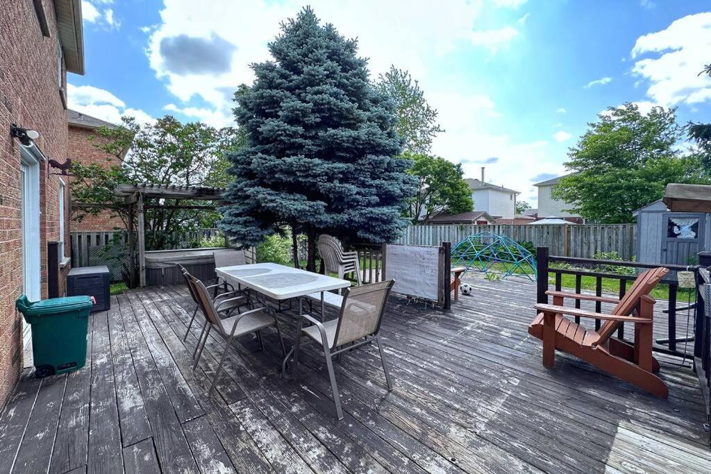 Neighborhood Friendly House In Barrie! Villa Dış mekan fotoğraf