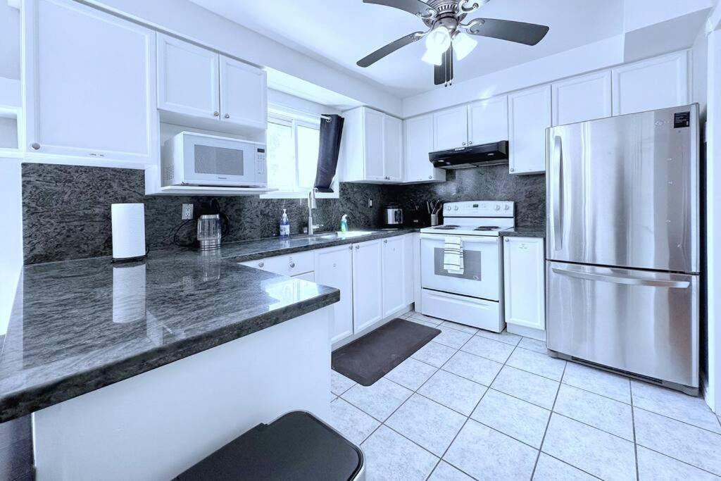 Neighborhood Friendly House In Barrie! Villa Dış mekan fotoğraf